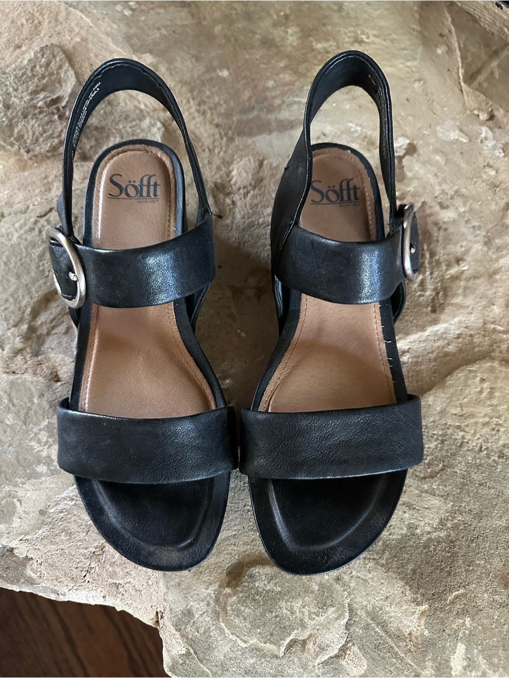 Sofft black strapped sandal